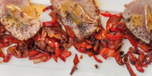 Tuna with orange as a go back and peppers with red onions